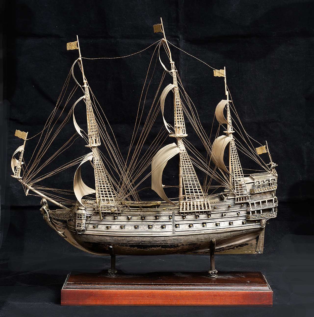 Sailing ship in chiselled silver with wooden base 5