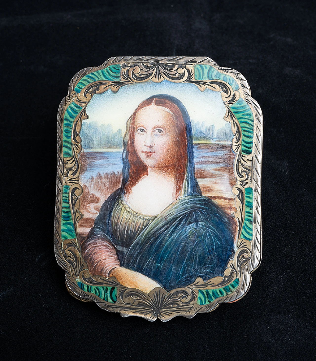 Silver powder box with enamelled lid depicting the Monalisa 1