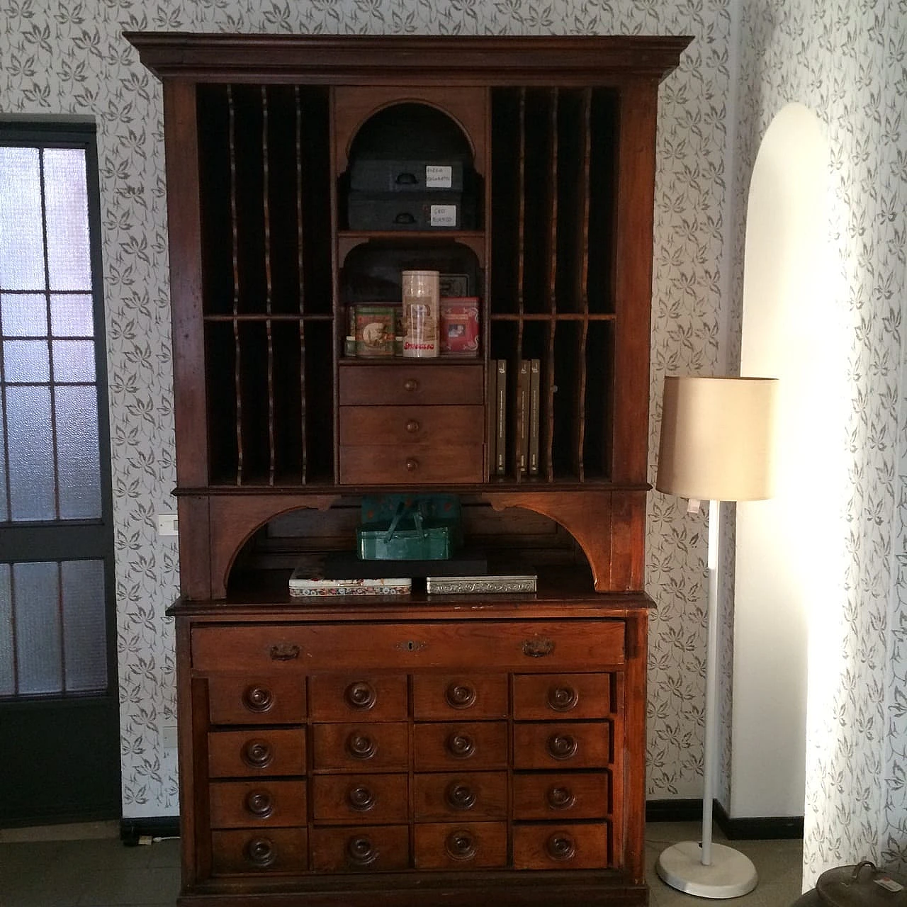 Larch bookcase from the Ditta Gianduja in Turin, early 20th century 1