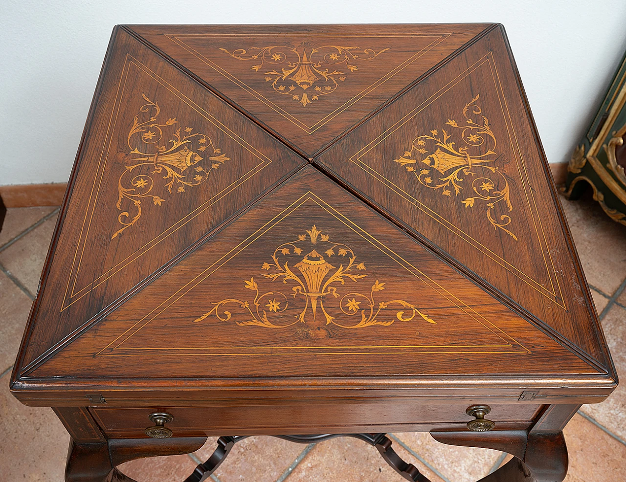 Handkerchief game table in mahogany with maple inlays, 19th century 2