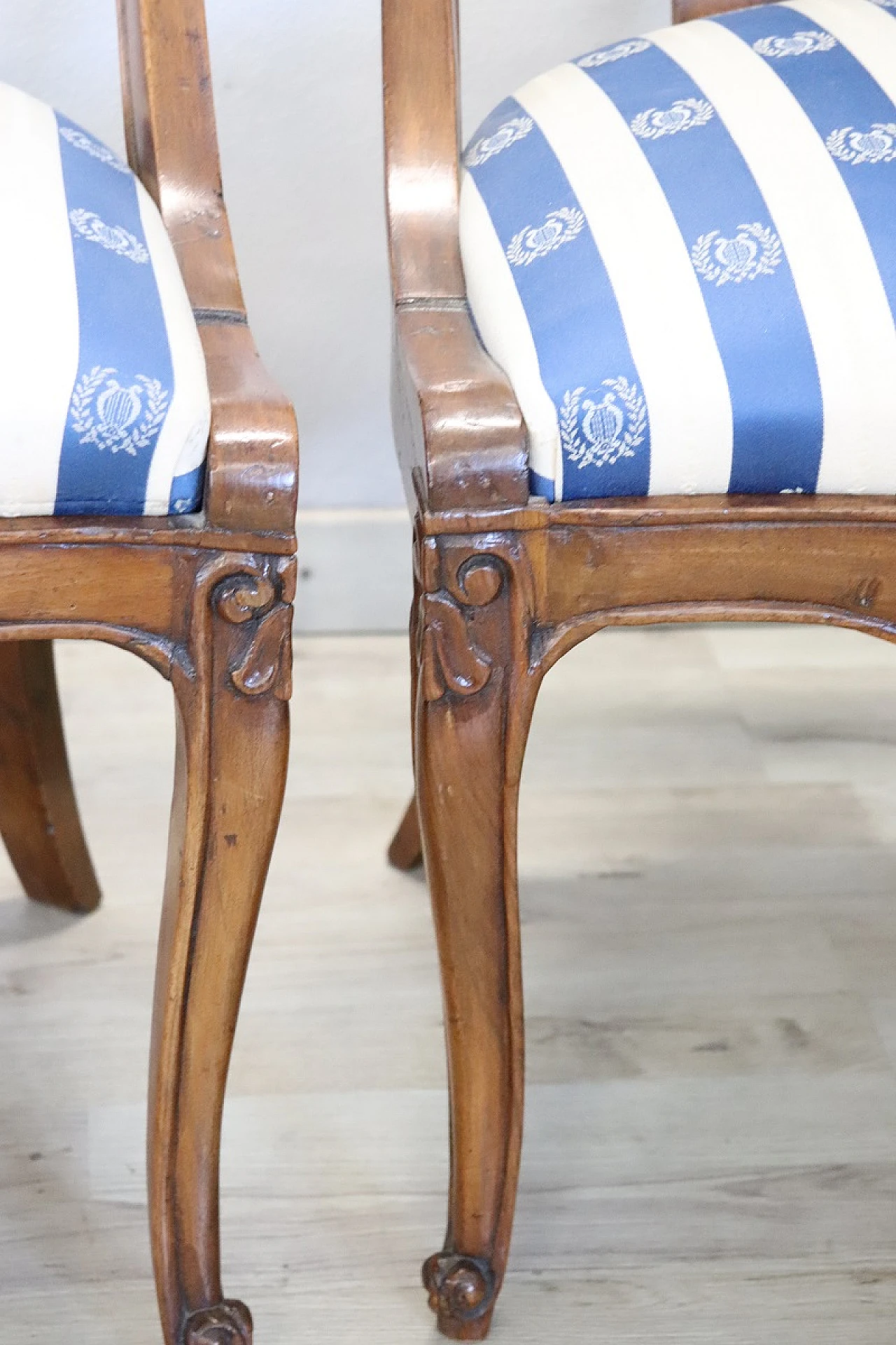 4 Chairs in solid walnut with striped fabric, 19th century 8