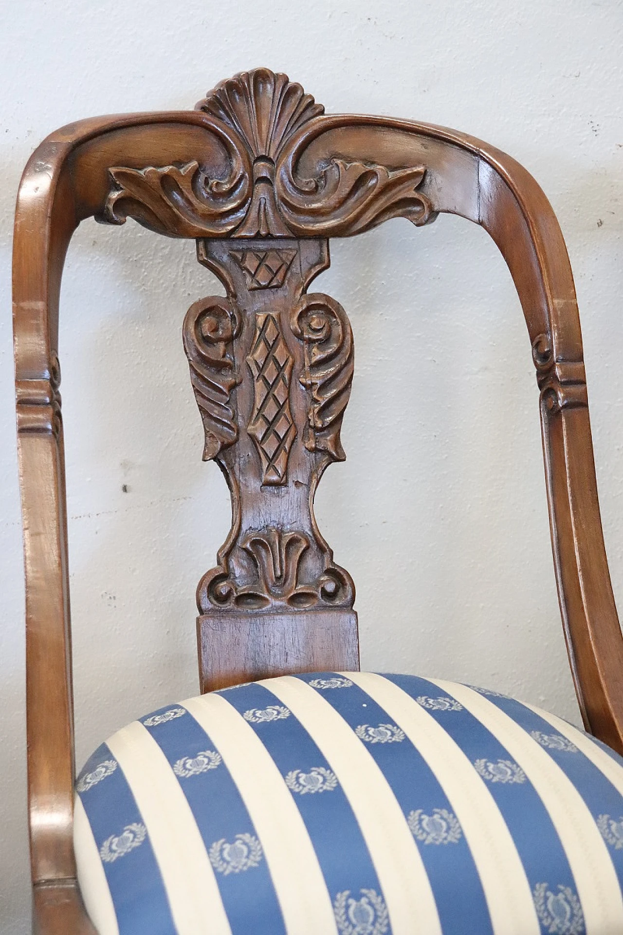 4 Chairs in solid walnut with striped fabric, 19th century 9