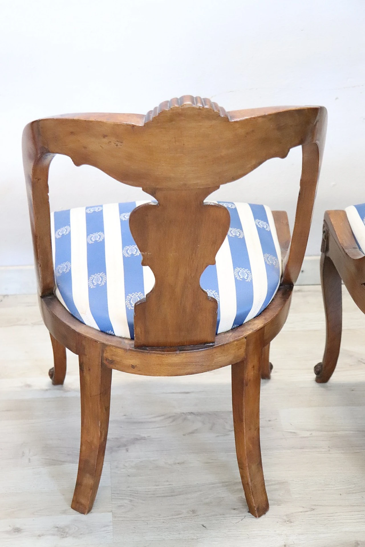 4 Chairs in solid walnut with striped fabric, 19th century 12