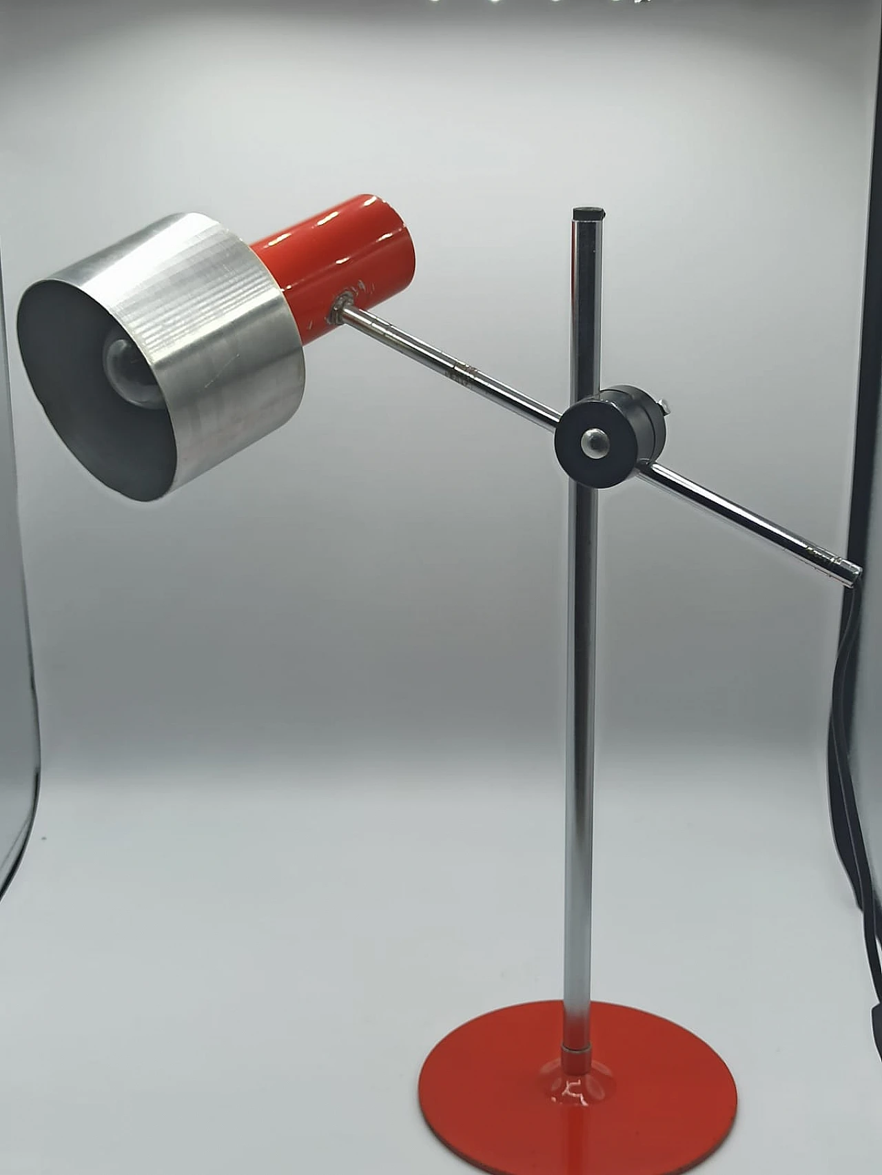 Adjustable table lamp in red metal & aluminum by Stilnovo, 1960s 1