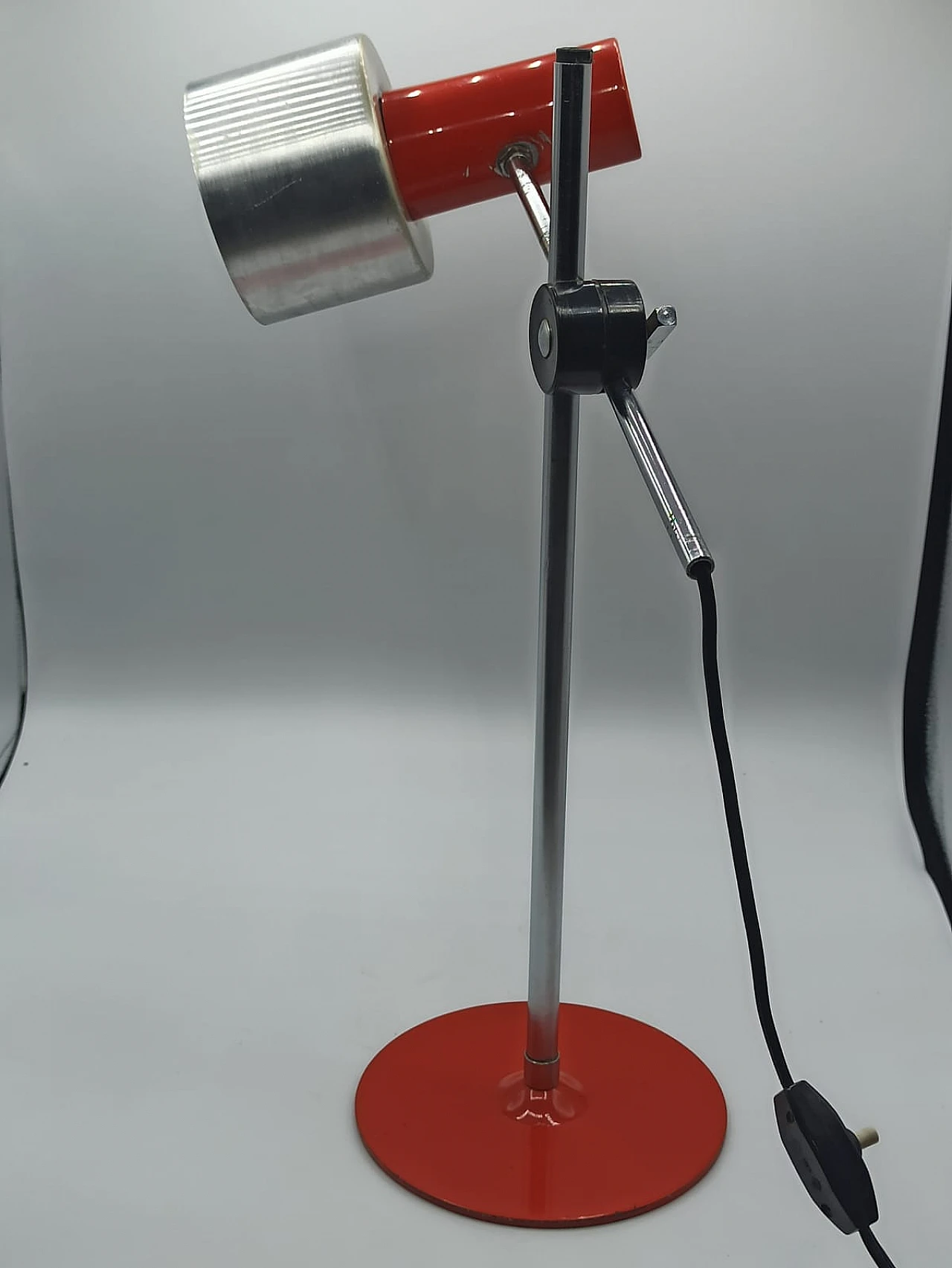 Adjustable table lamp in red metal & aluminum by Stilnovo, 1960s 2