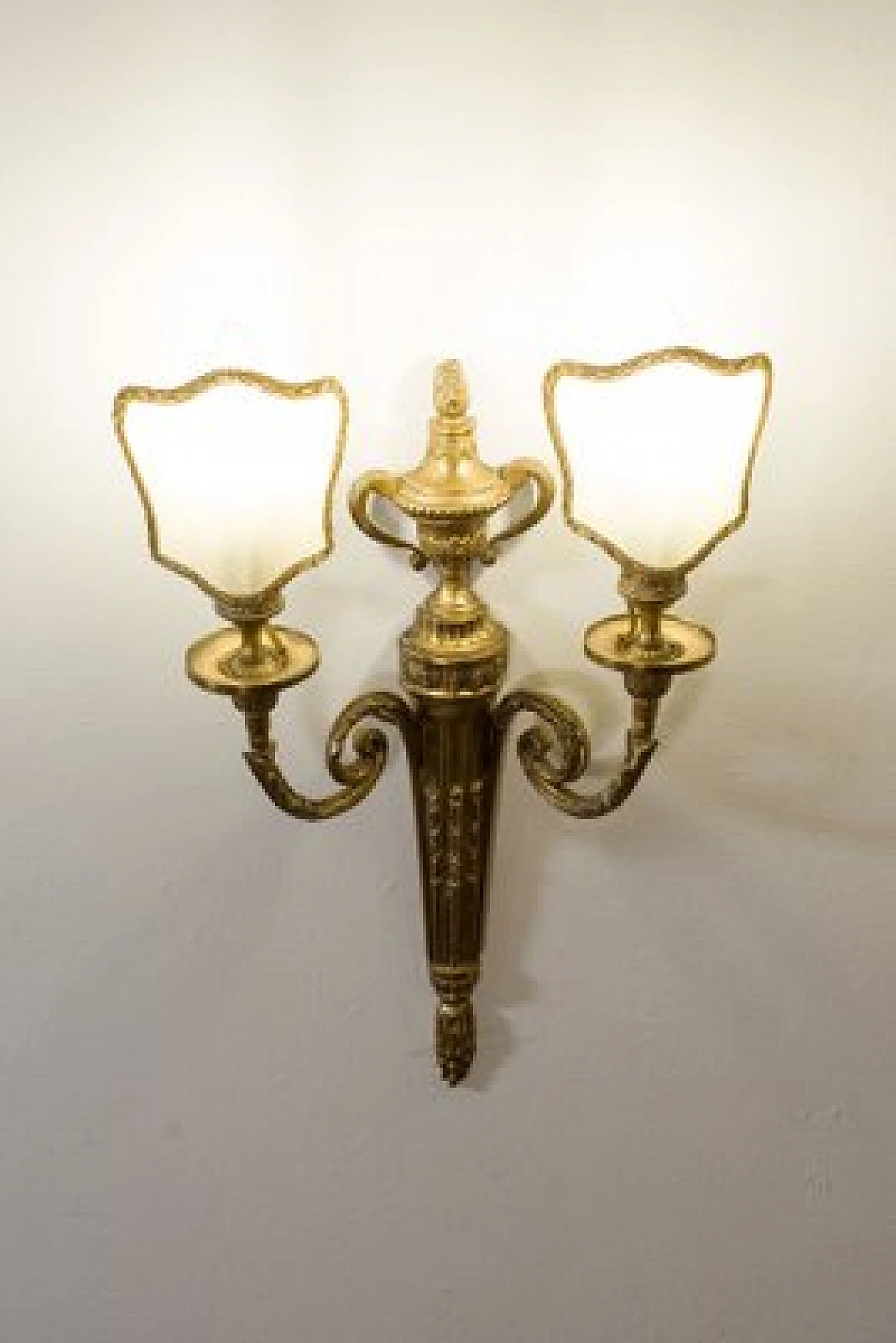 Pair of wall sconces in Louis XVI style, 1940s 10