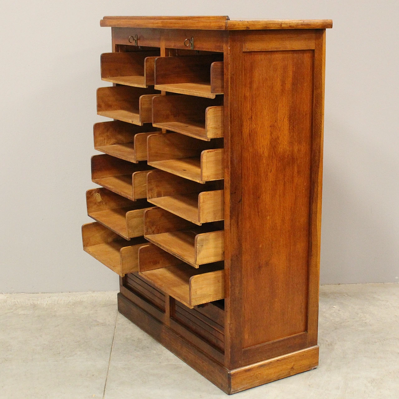 Double shutter oak file cabinet, early 20th century 3