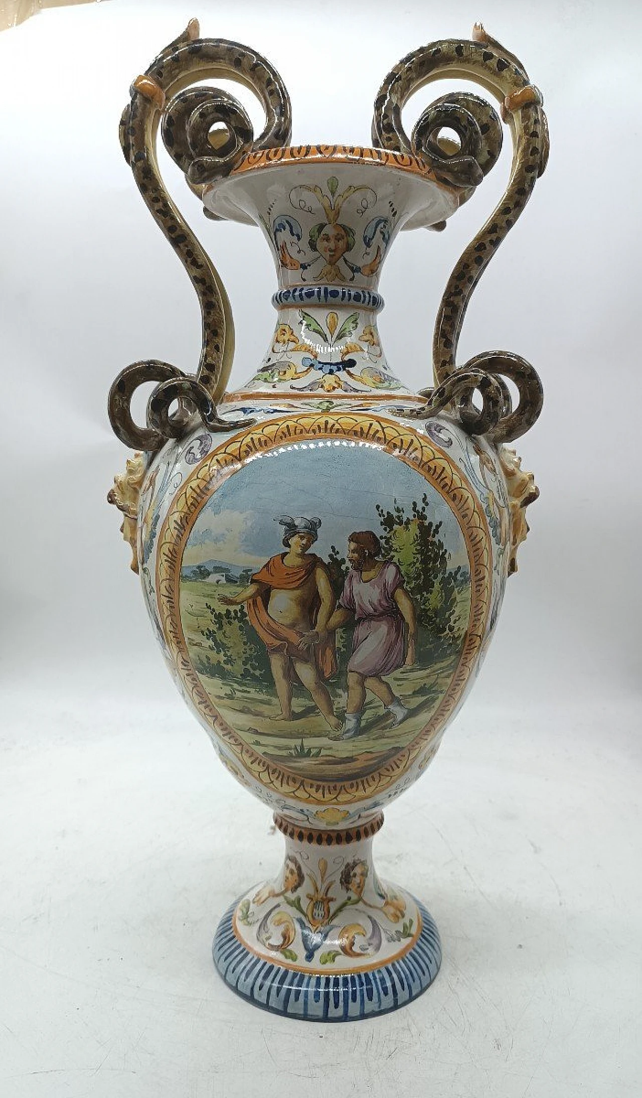 Coppia di vasi in maiolica della manifattura Mollica, '800 11