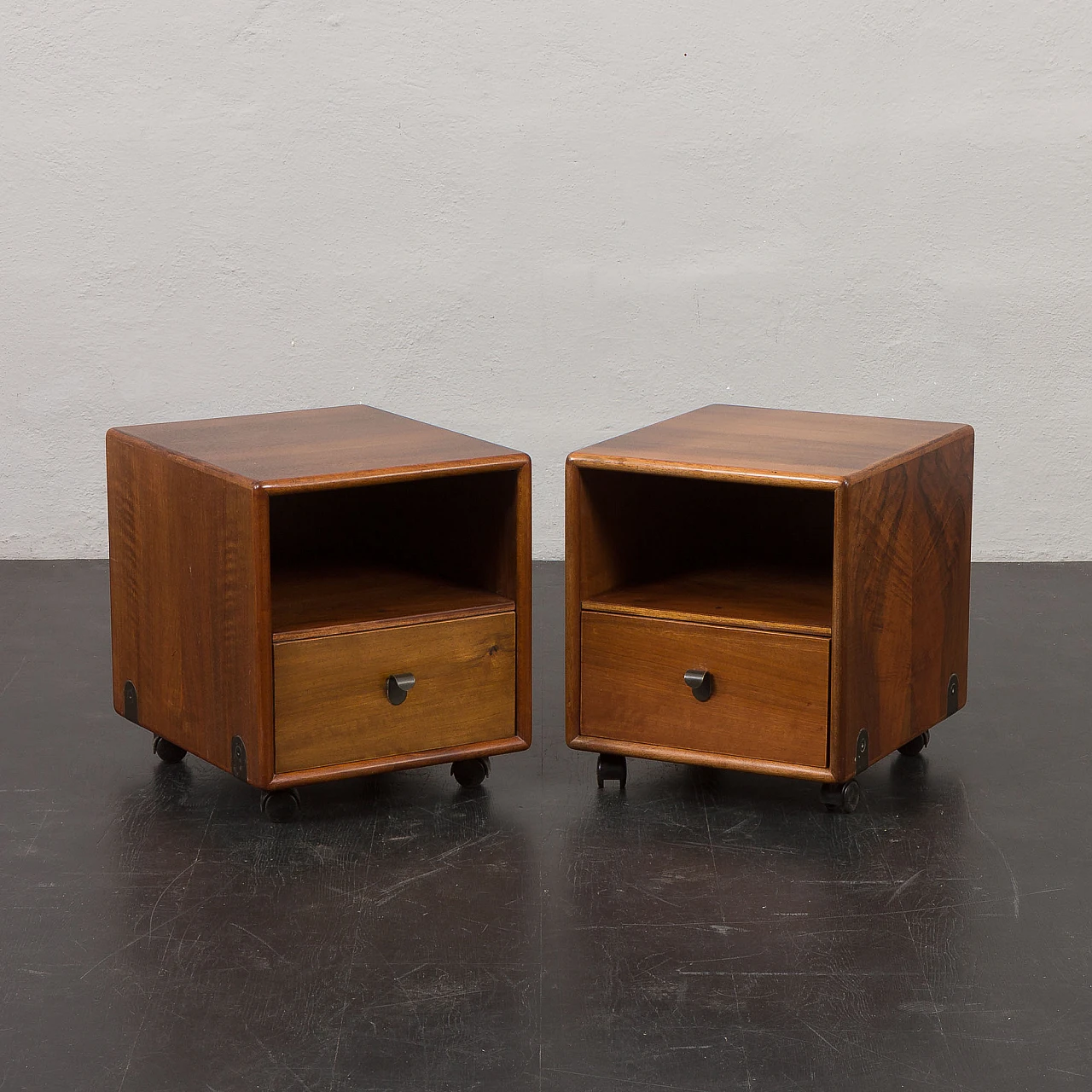 Pair of walnut bedside tables by Fabio Lenci for Bernini, 1970s 2