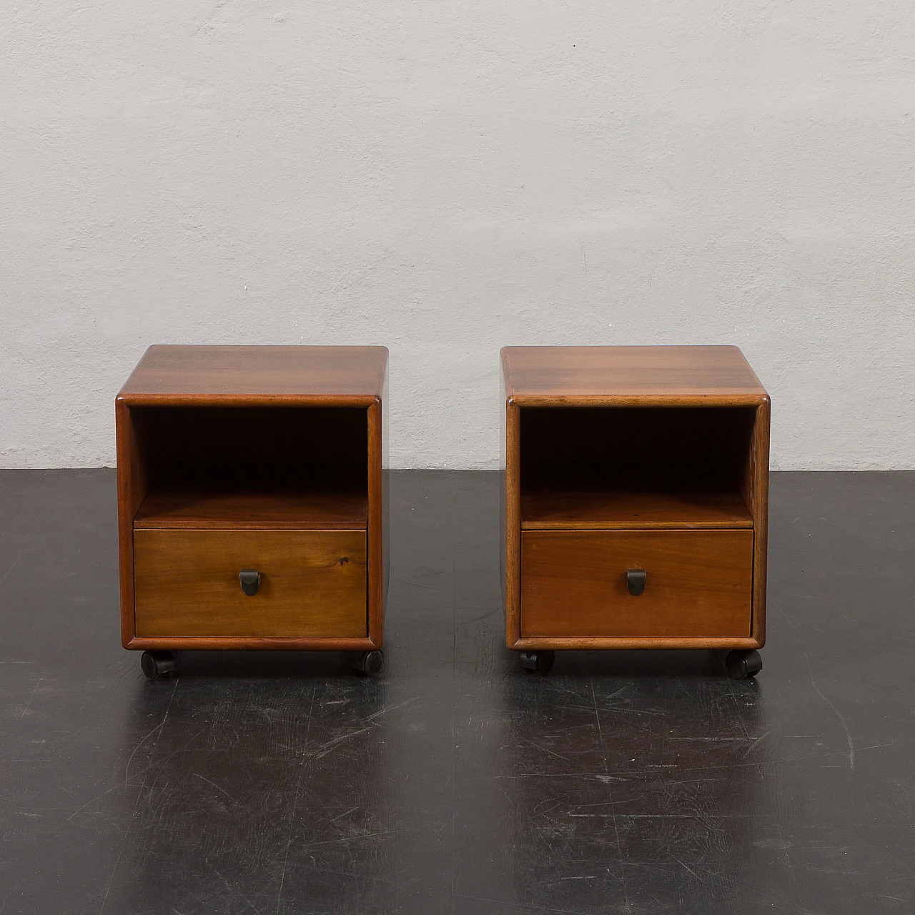 Pair of walnut bedside tables by Fabio Lenci for Bernini, 1970s 3