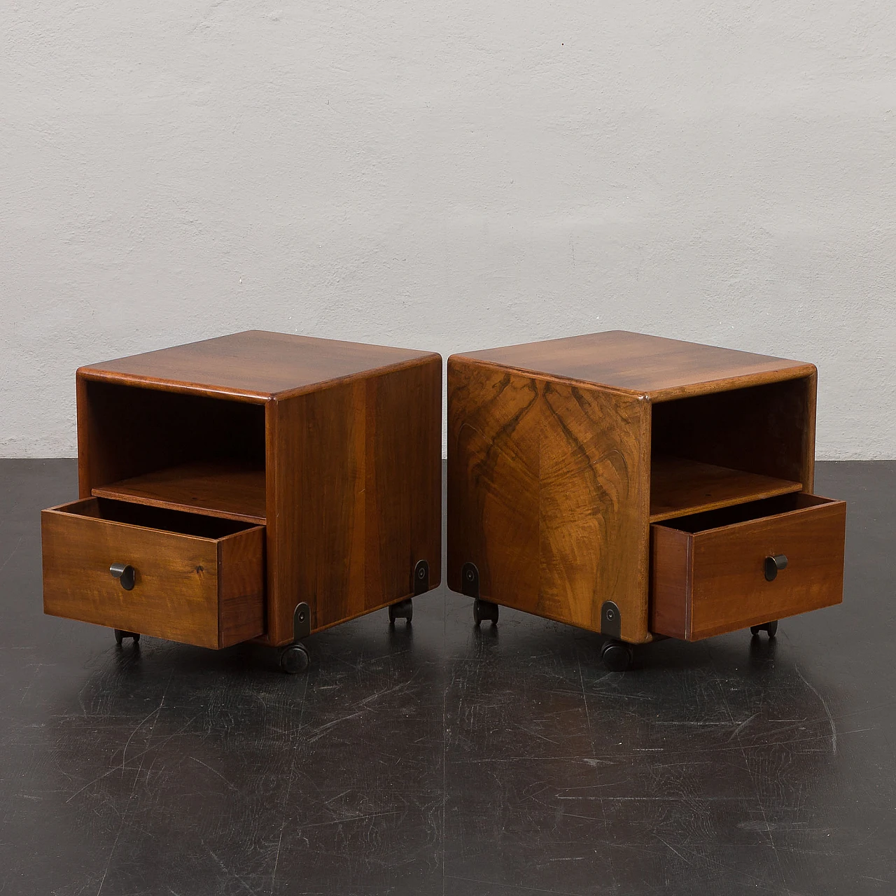 Pair of walnut bedside tables by Fabio Lenci for Bernini, 1970s 4