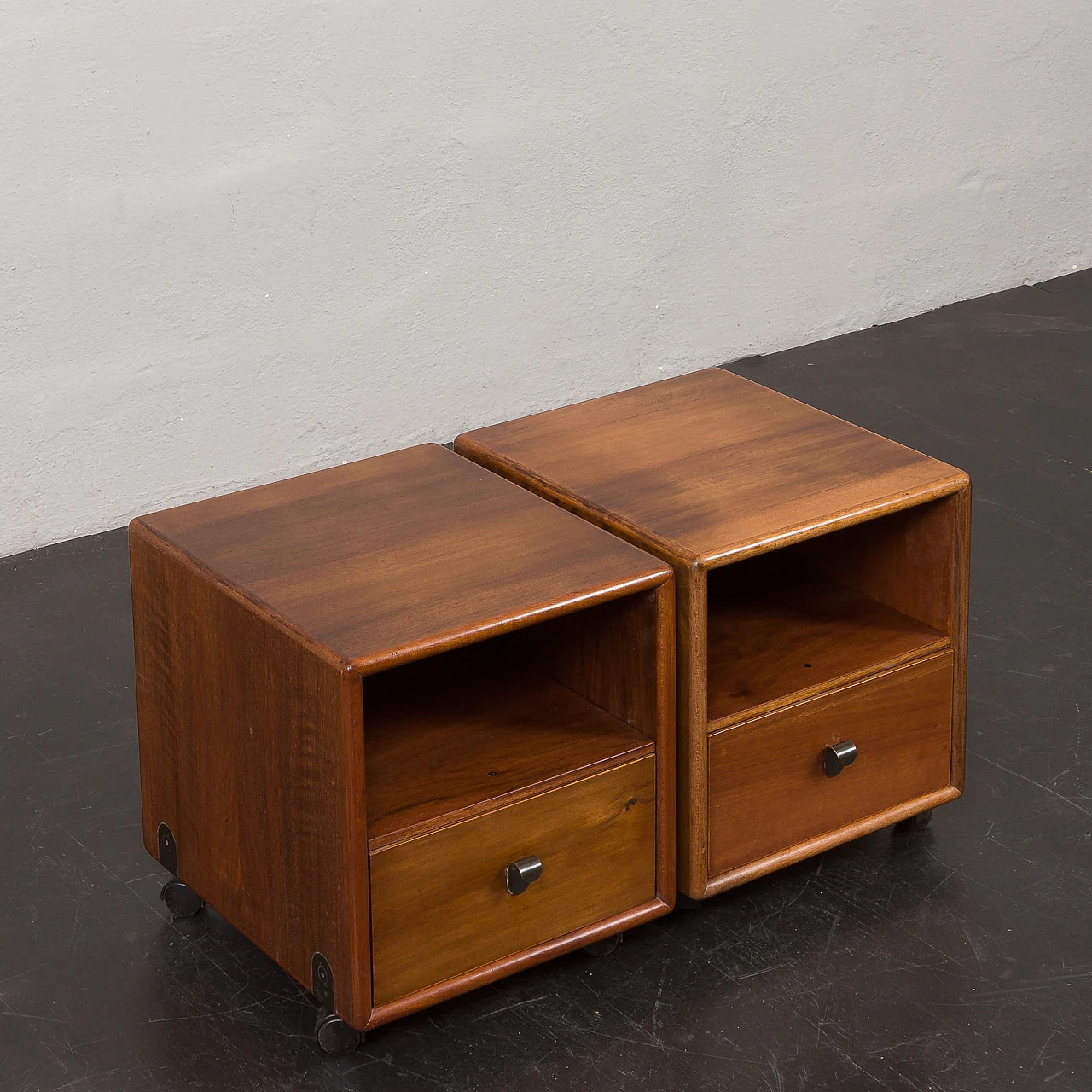 Pair of walnut bedside tables by Fabio Lenci for Bernini, 1970s 9