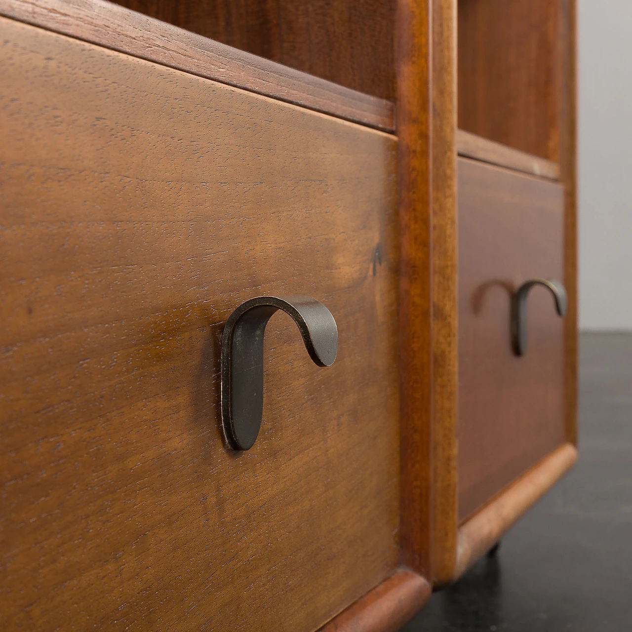 Pair of walnut bedside tables by Fabio Lenci for Bernini, 1970s 11