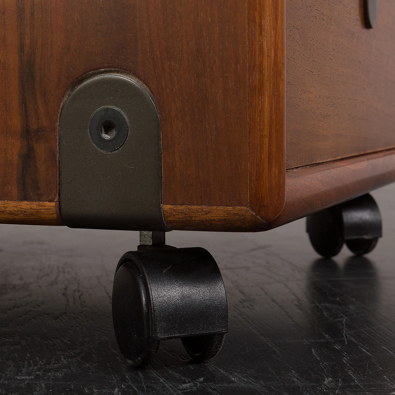 Pair of walnut bedside tables by Fabio Lenci for Bernini, 1970s 13