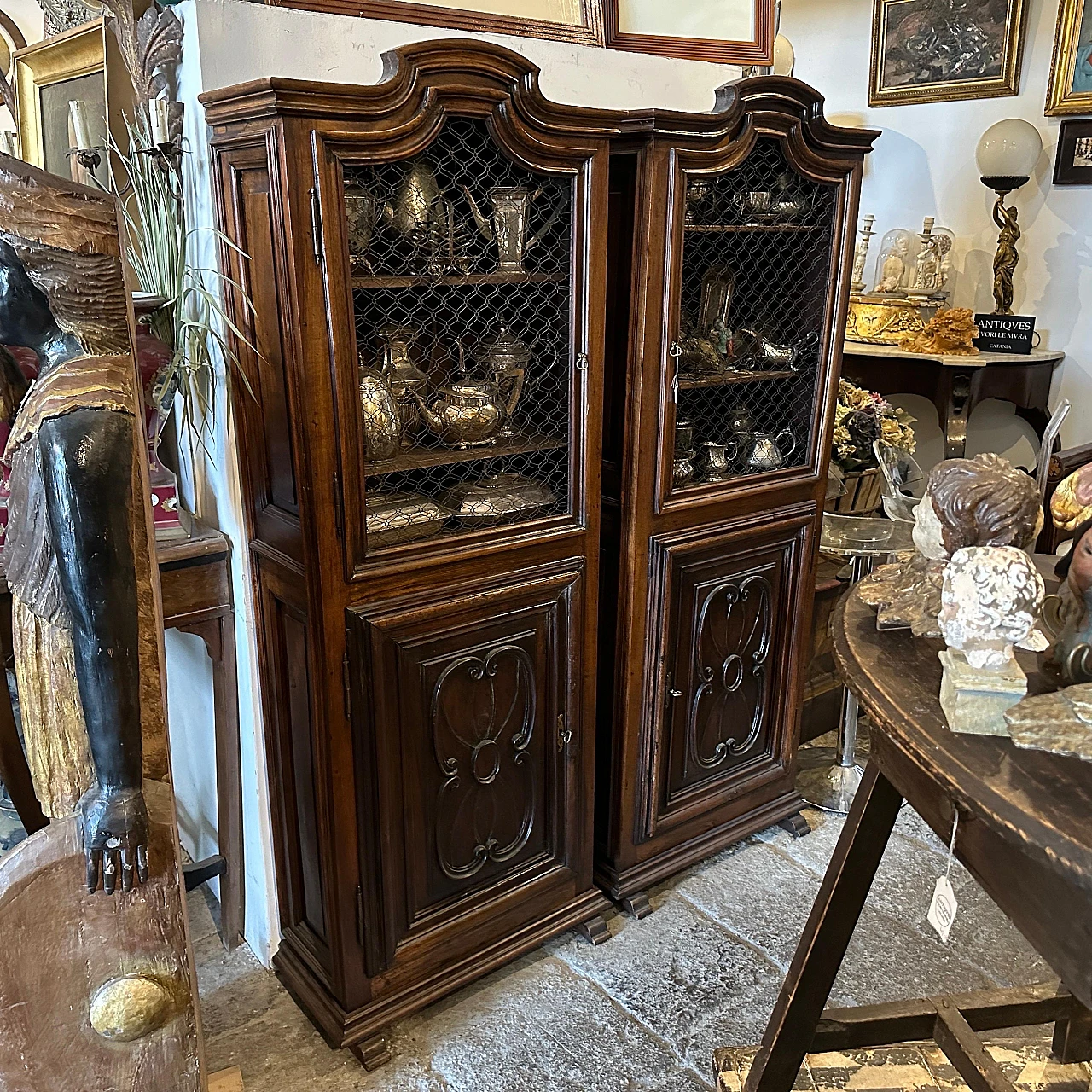 Pair of Louis XVI walnut sideboards, 18th century 3