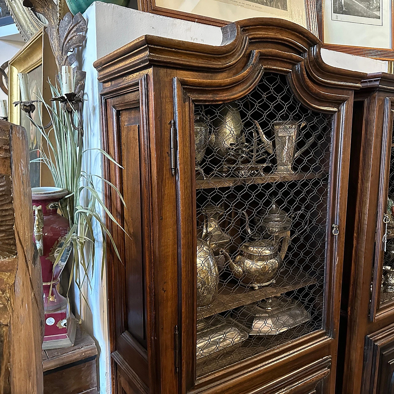 Pair of Louis XVI walnut sideboards, 18th century 4