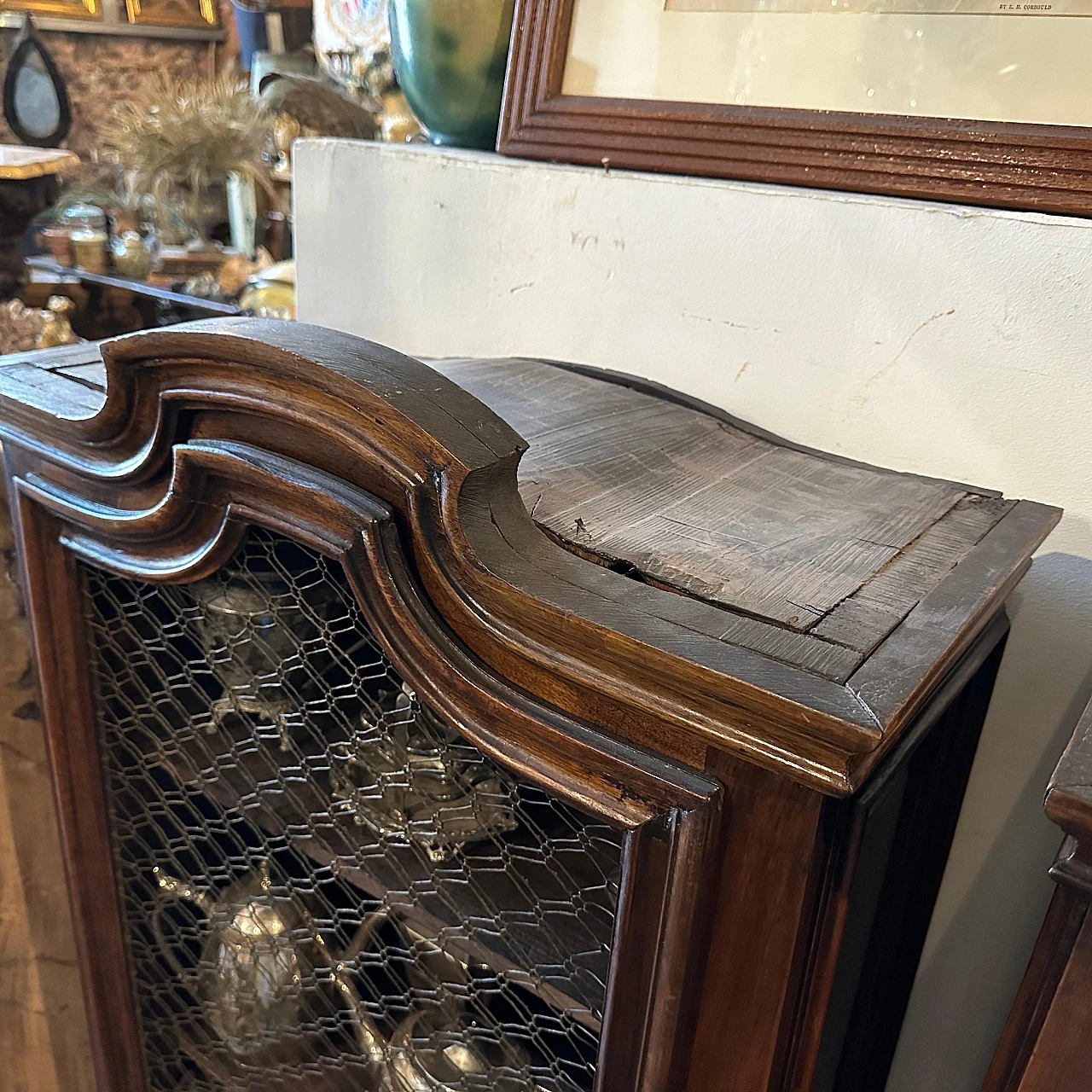 Pair of Louis XVI walnut sideboards, 18th century 12