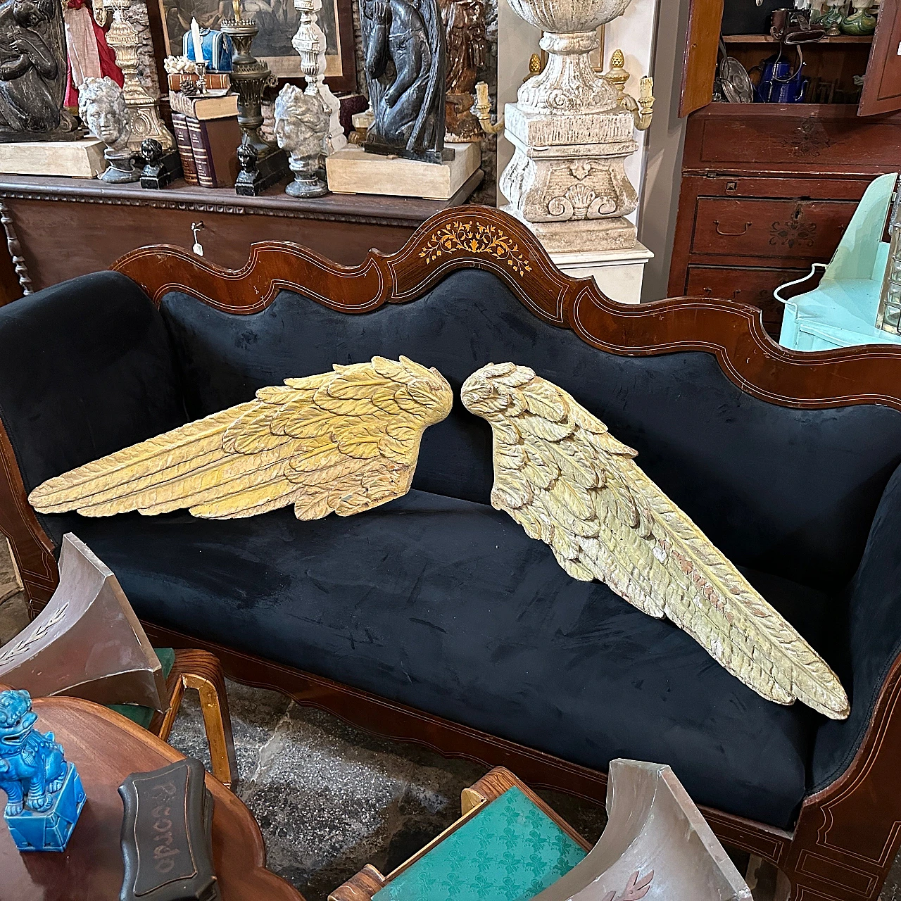 Pair of lacquered and hand-carved angel wings, 18th century 2