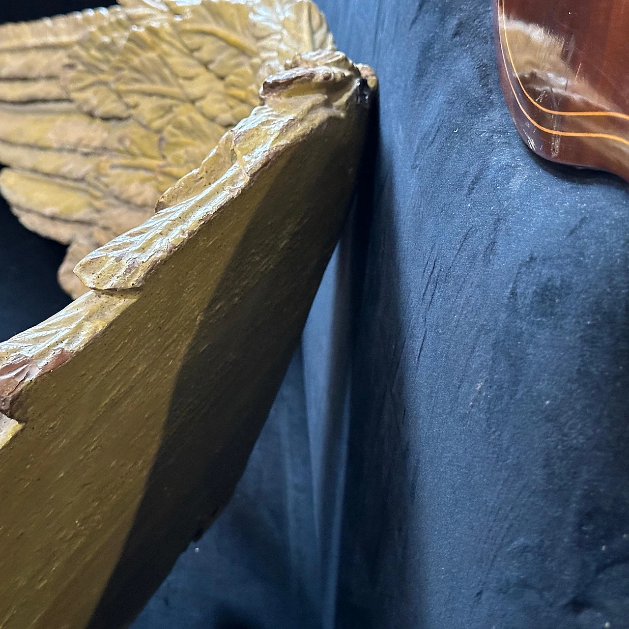 Pair of lacquered and hand-carved angel wings, 18th century 8