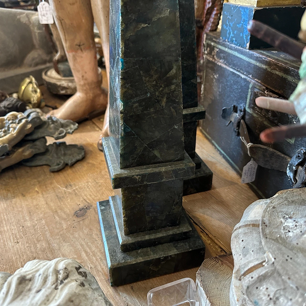 Pair of green marble and lapis lazuli obelisks, late 19th century 9