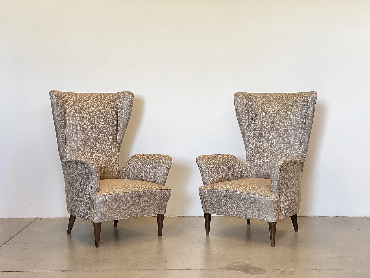 Pair of armchairs with beige fabric in the style of Paolo Buffa, 1940s 4