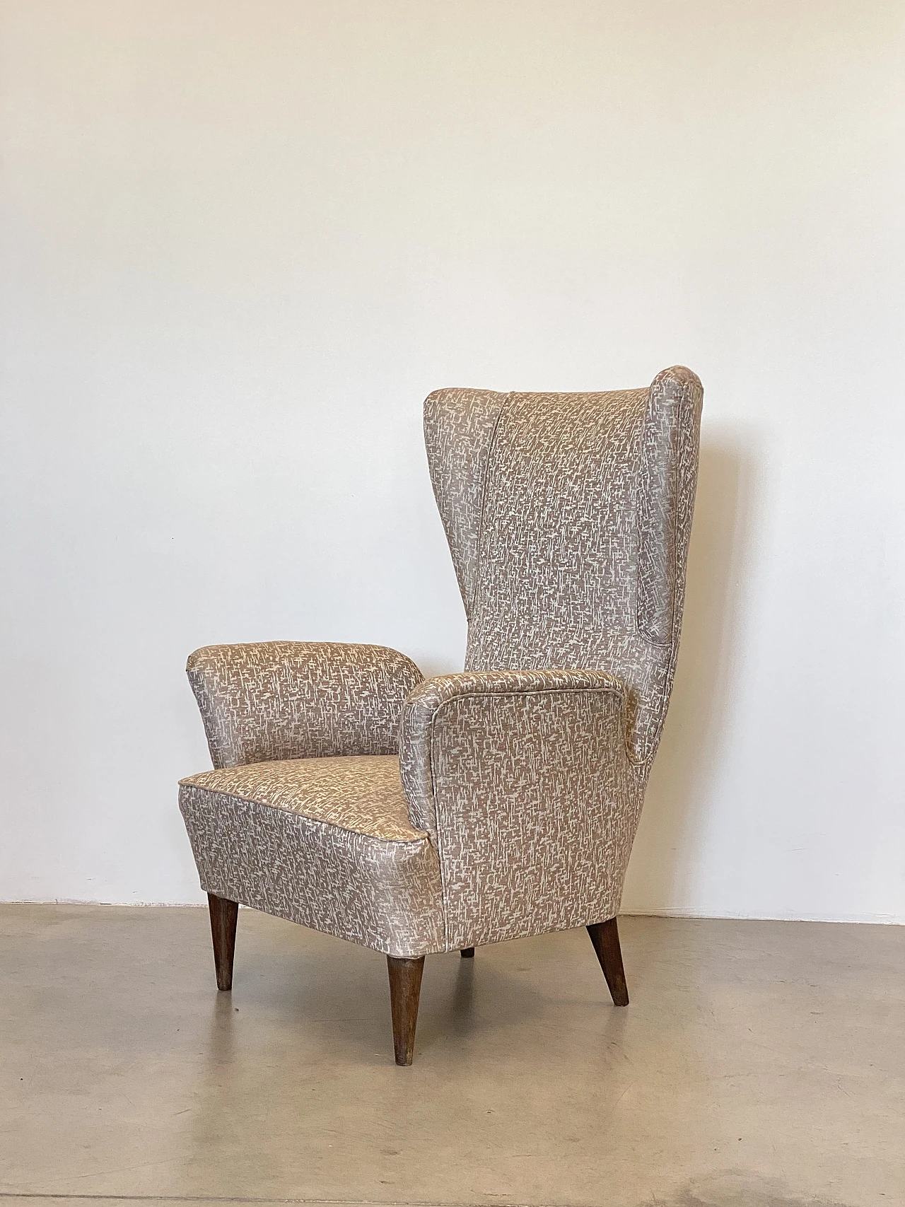 Pair of armchairs with beige fabric in the style of Paolo Buffa, 1940s 7