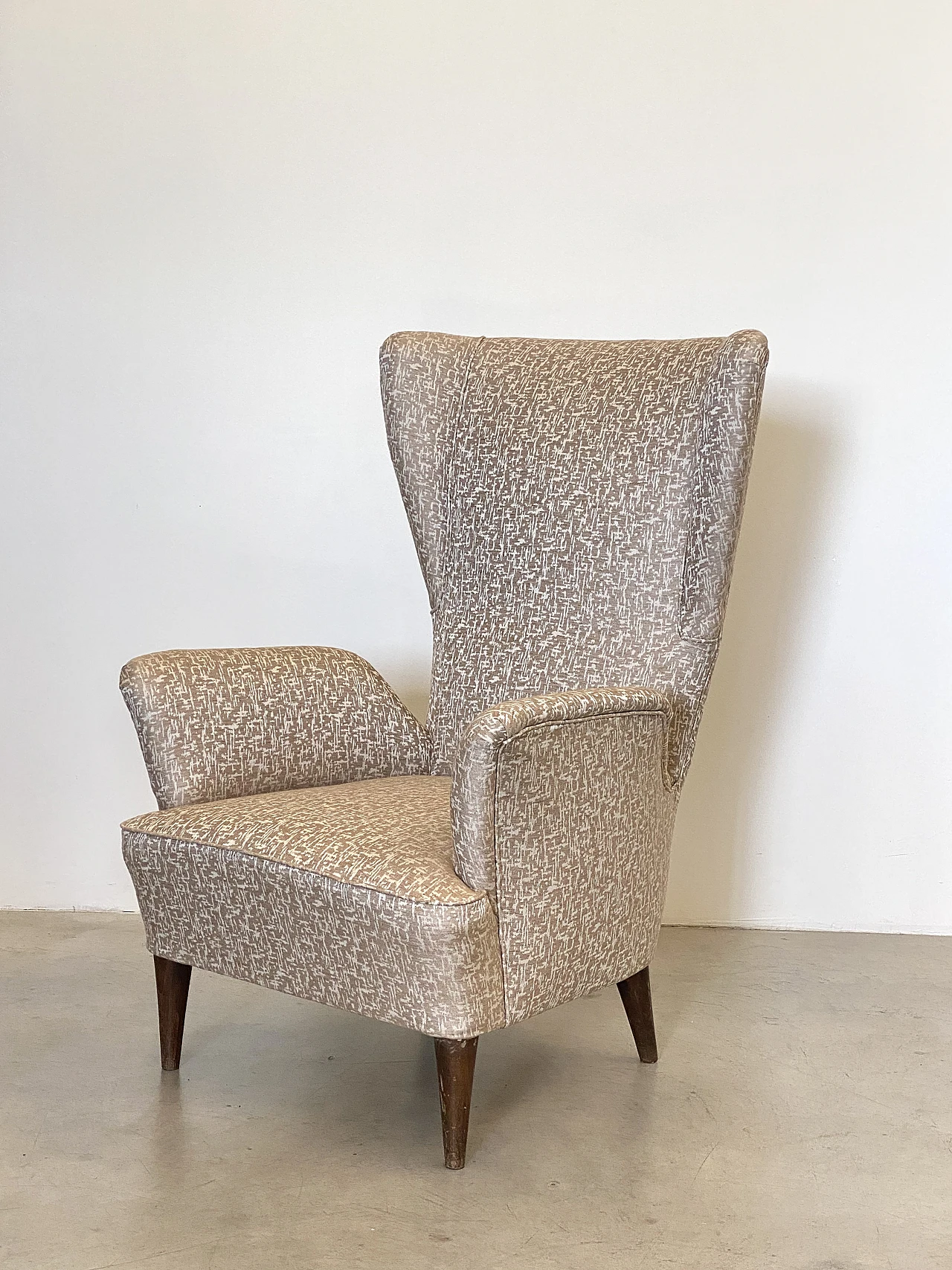 Pair of armchairs with beige fabric in the style of Paolo Buffa, 1940s 17