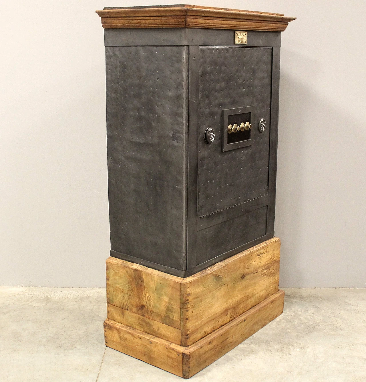 Wood and iron safe, late 19th century 6