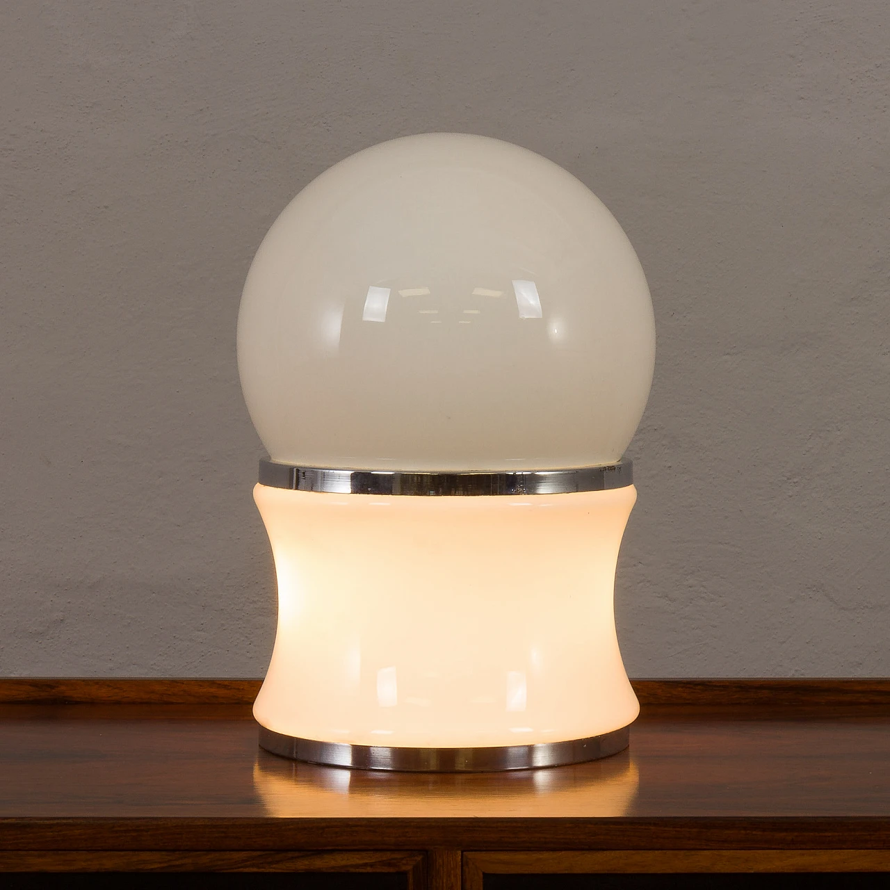 Opaline glass table lamp by Goffredo Reggiani, 1960s 2