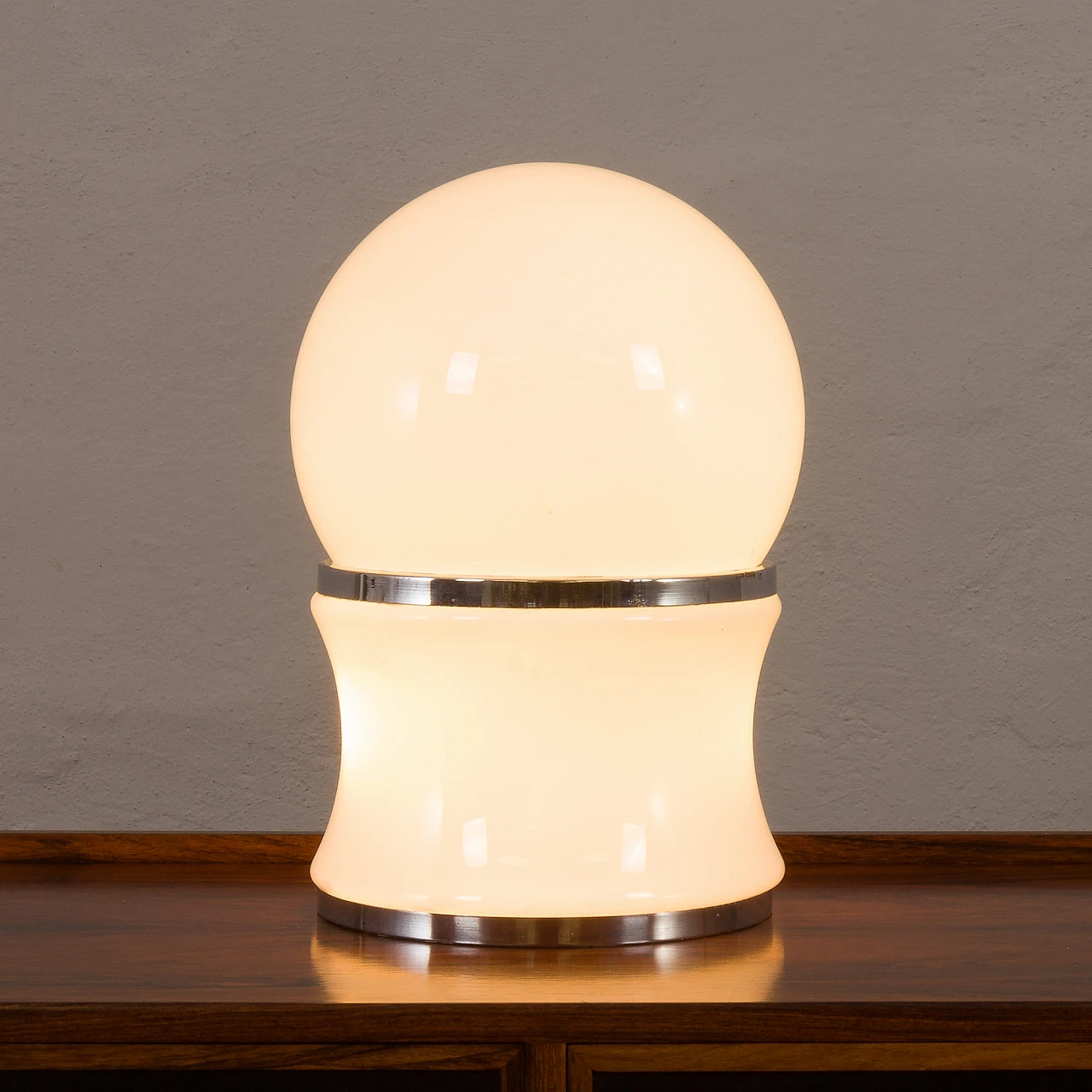 Opaline glass table lamp by Goffredo Reggiani, 1960s 3