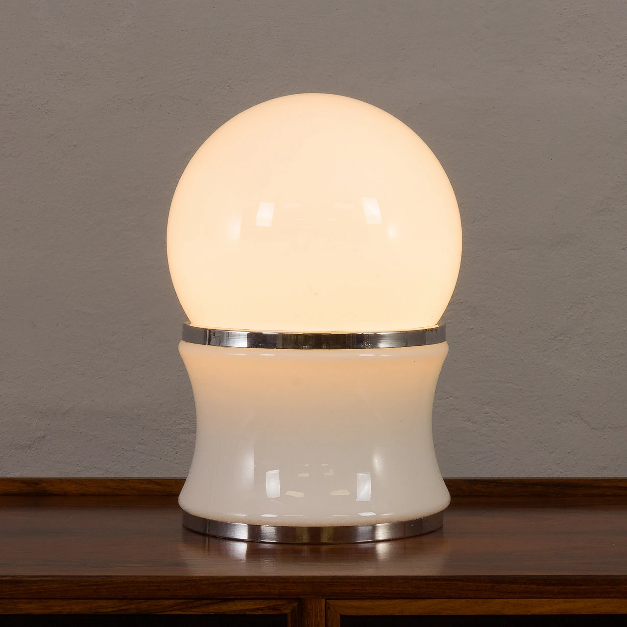 Opaline glass table lamp by Goffredo Reggiani, 1960s 4