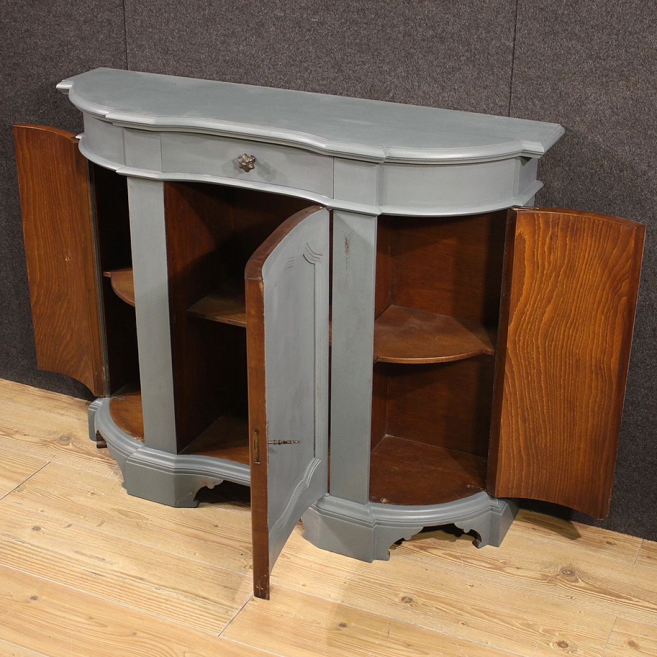 Sideboard in laquered & carved wood with three doors and a drawer 9