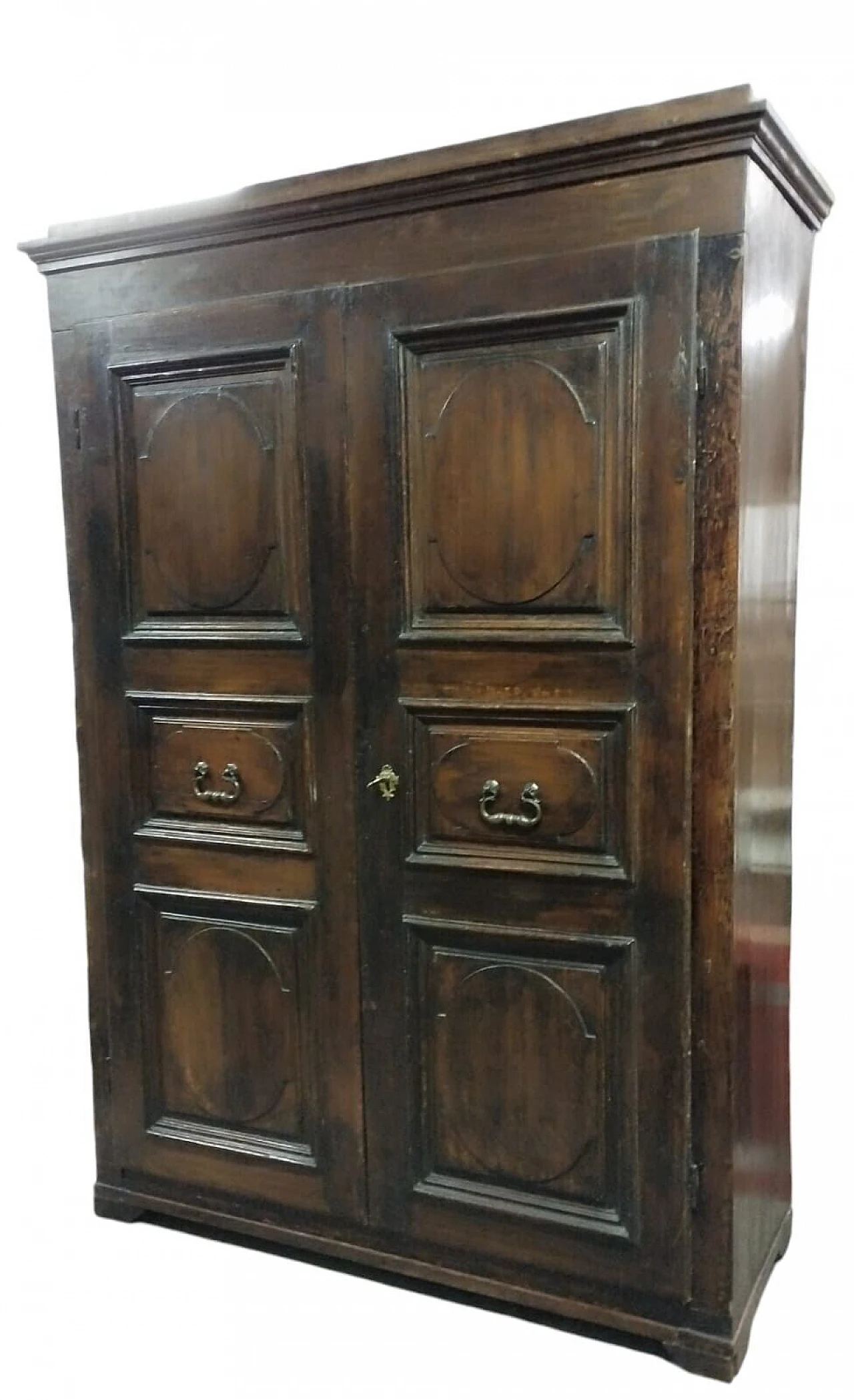 Tuscan poplar wardrobe with ashlar doors, 17th century 1