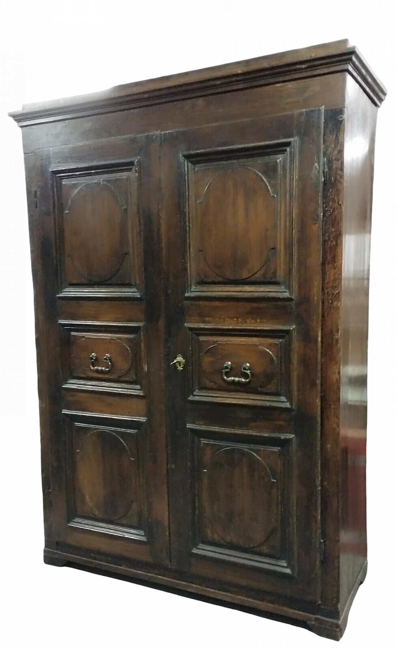 Tuscan poplar wardrobe with ashlar doors, 17th century 2