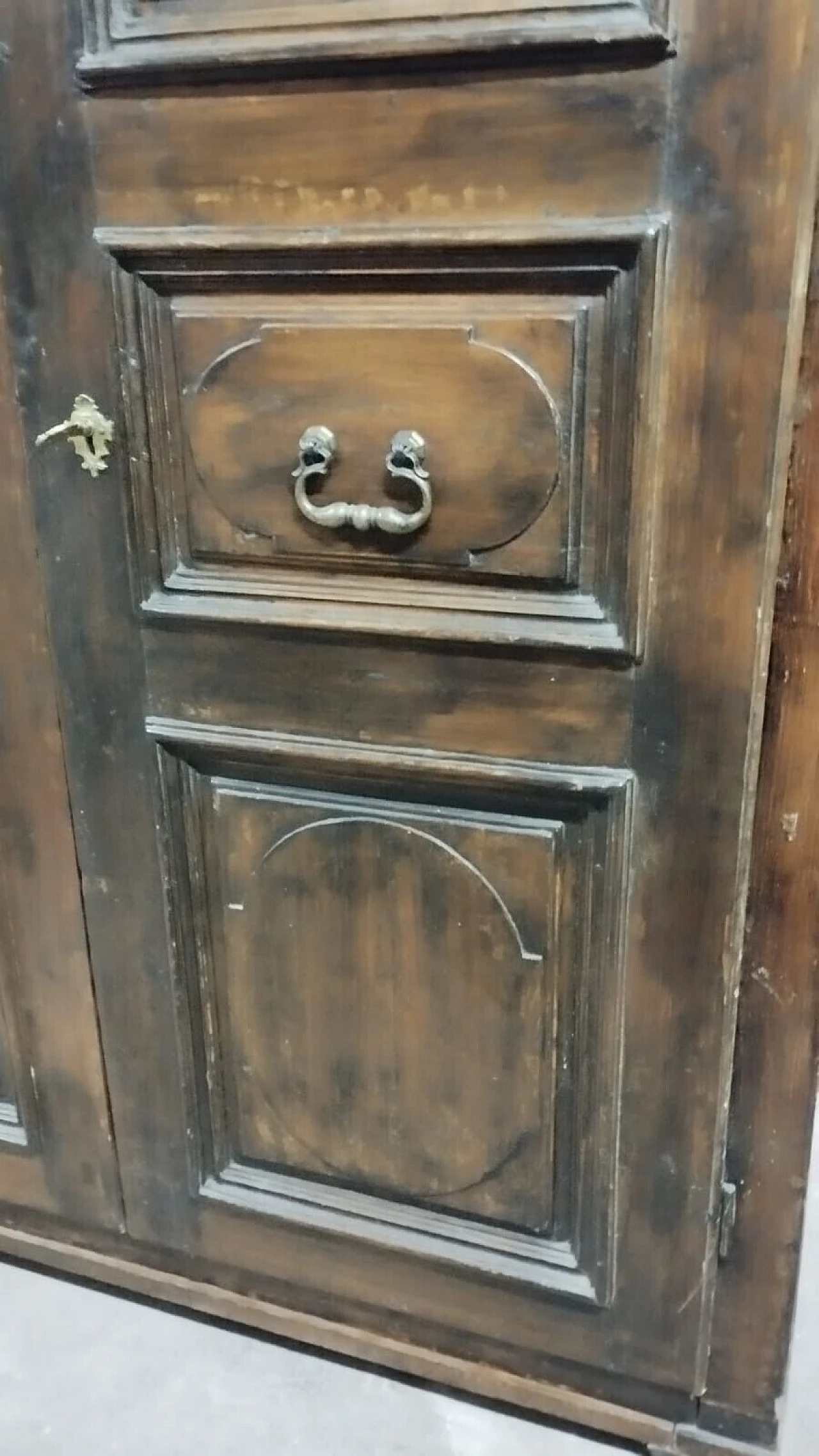 Tuscan poplar wardrobe with ashlar doors, 17th century 3