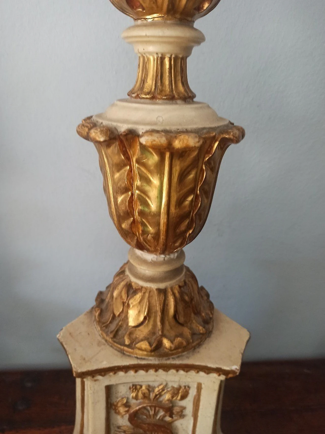 Tuscan lacquered and gilded wood candlestick, late 18th century 4