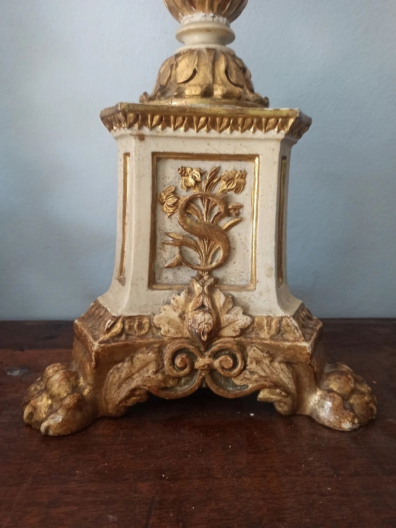 Tuscan lacquered and gilded wood candlestick, late 18th century 5