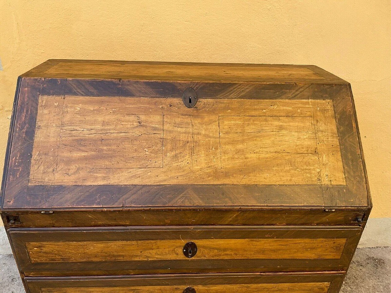 Tuscan Louis XVI lacquered poplar flap desk, 18th century 6