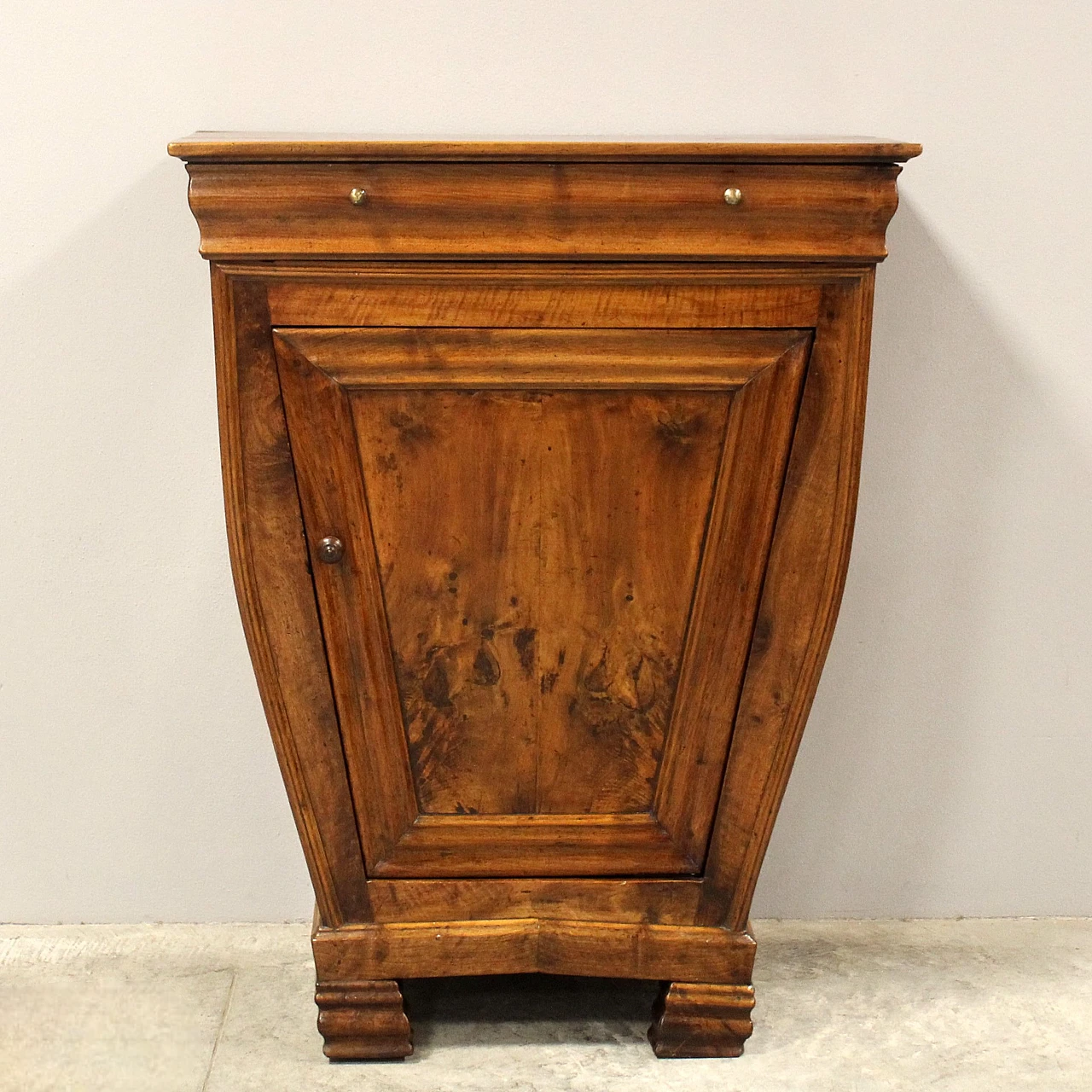 Credenza cappuccina Luigi Filippo in noce ad anta singola, metà '800 1