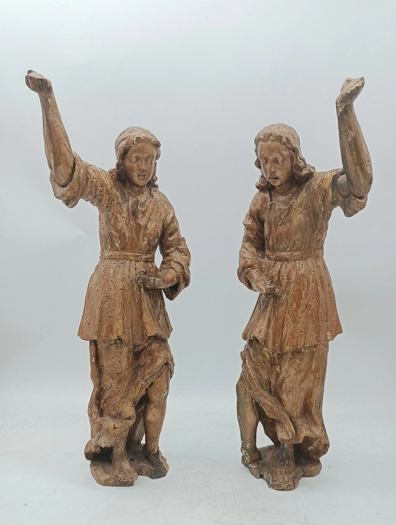 Pair of Tuscan gilded wood angel sculptures, late 17th century 4