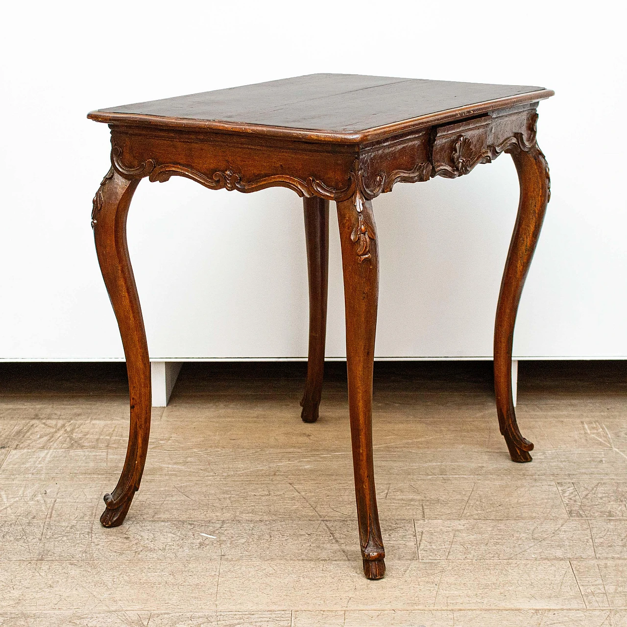 Walnut coffee table with drawer, 18th century 3