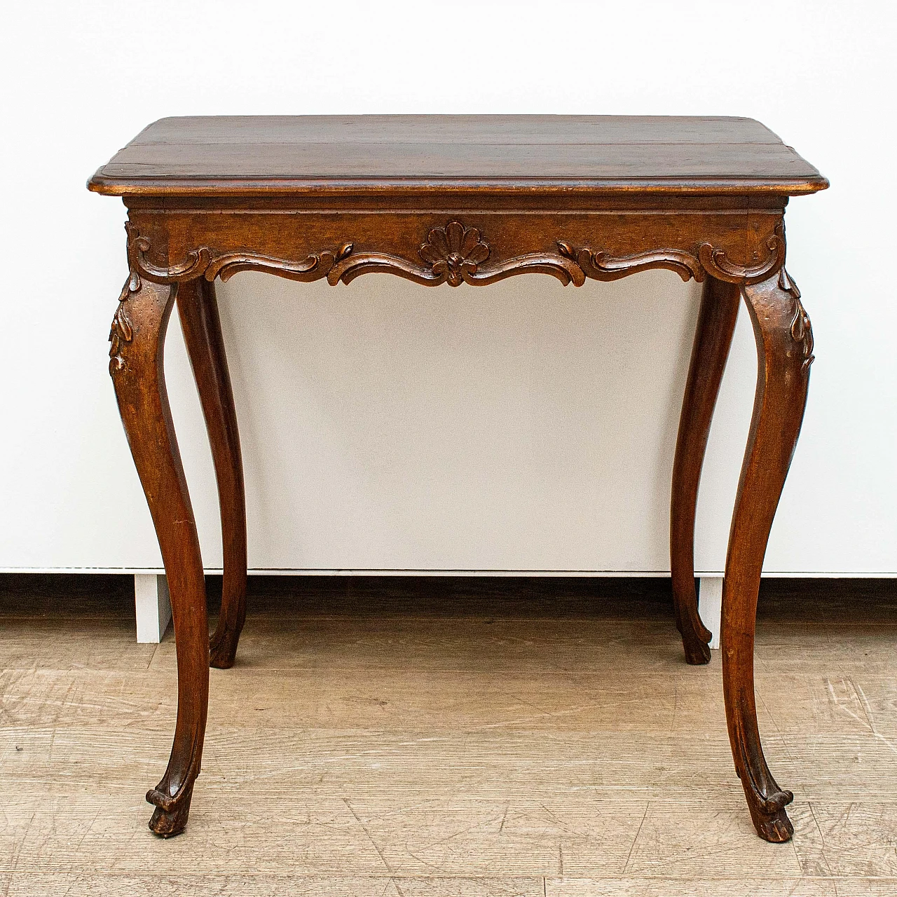 Walnut coffee table with drawer, 18th century 4