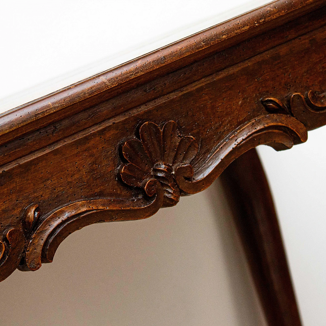 Walnut coffee table with drawer, 18th century 6