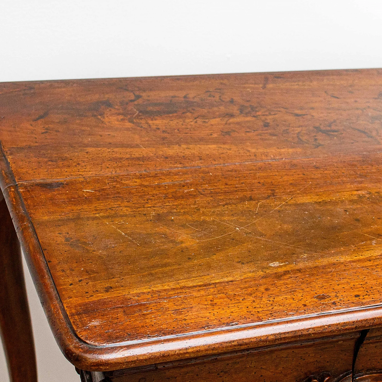 Walnut coffee table with drawer, 18th century 9