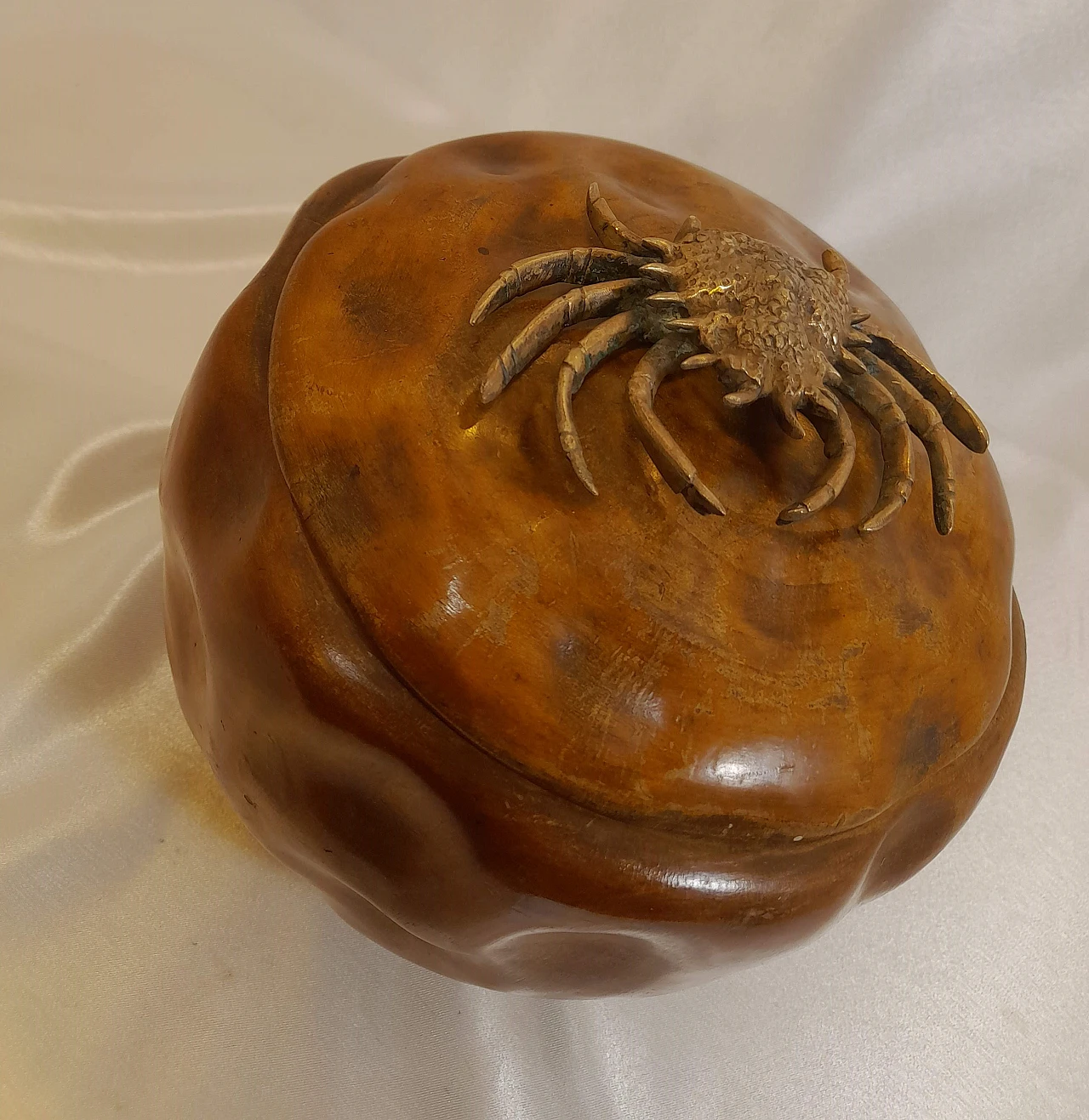 Cherry wood box with bronze crab attributed to Aldo Tura, 1930s 5