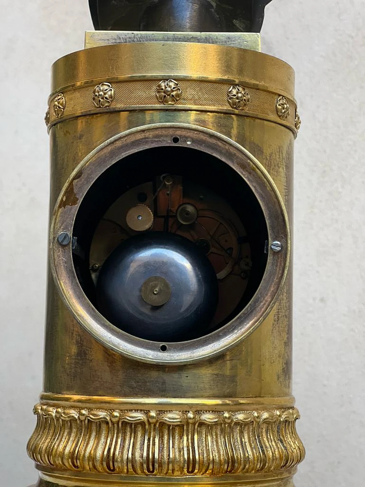 Clock in gilt bronze and bronze bust, 19th century 5