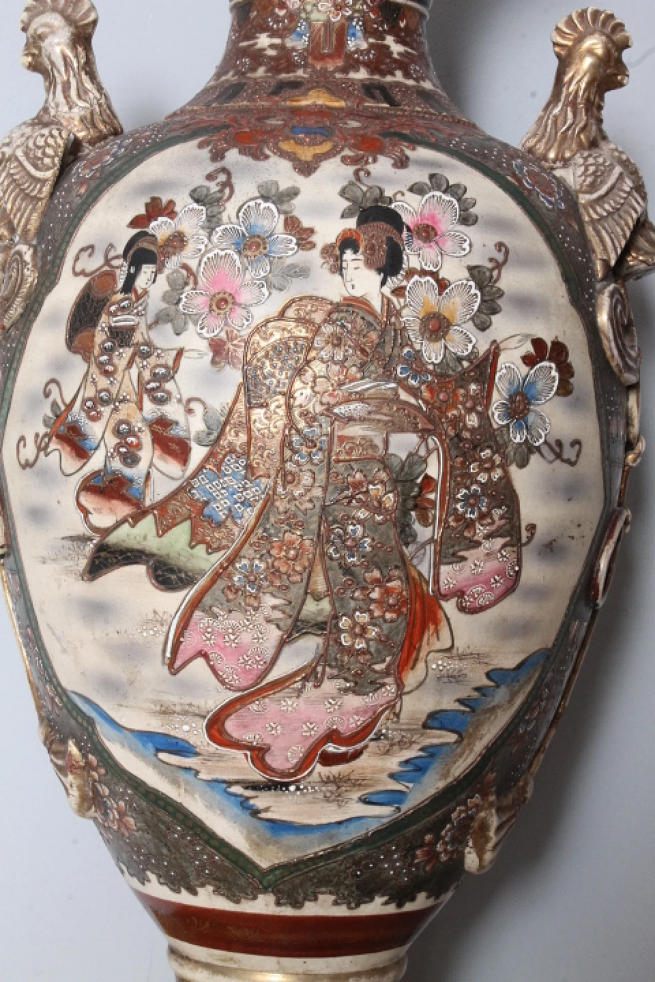 Japanese ceramic Satsuma vase, Meiji era, 19th century 3