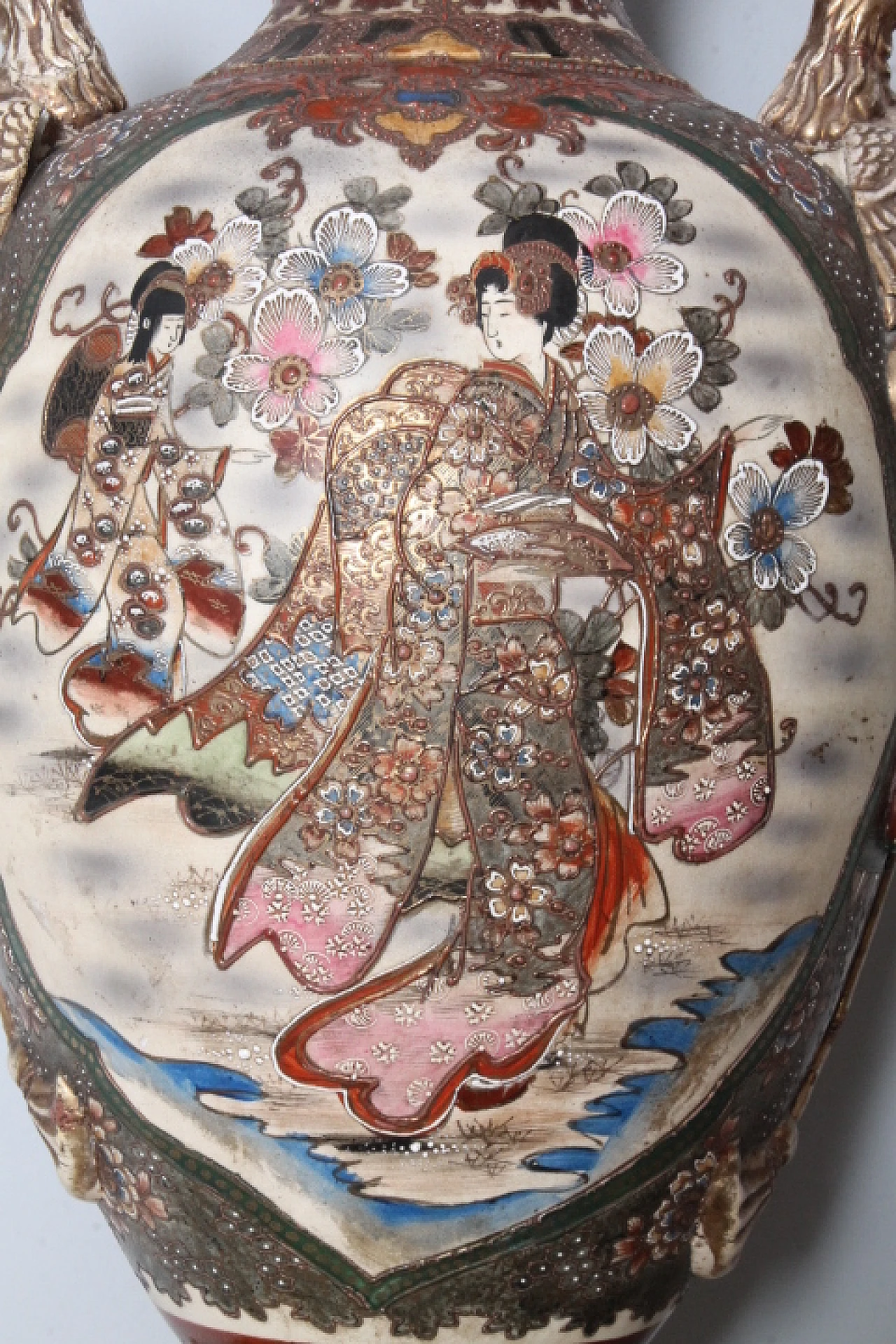 Japanese ceramic Satsuma vase, Meiji era, 19th century 4