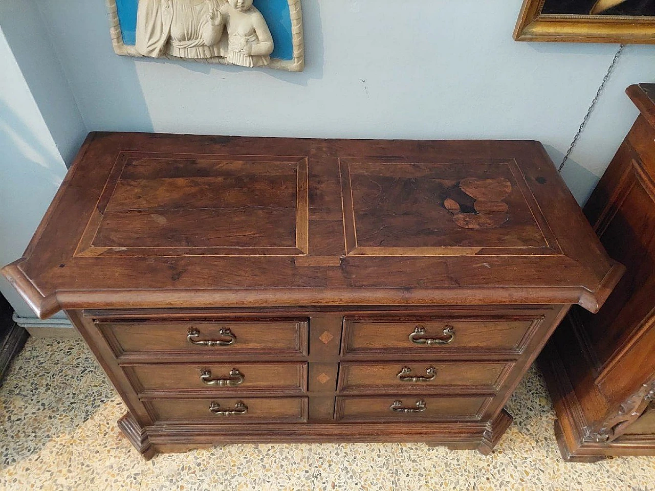 Tuscan paneled and solid walnut commode, 17th century 5