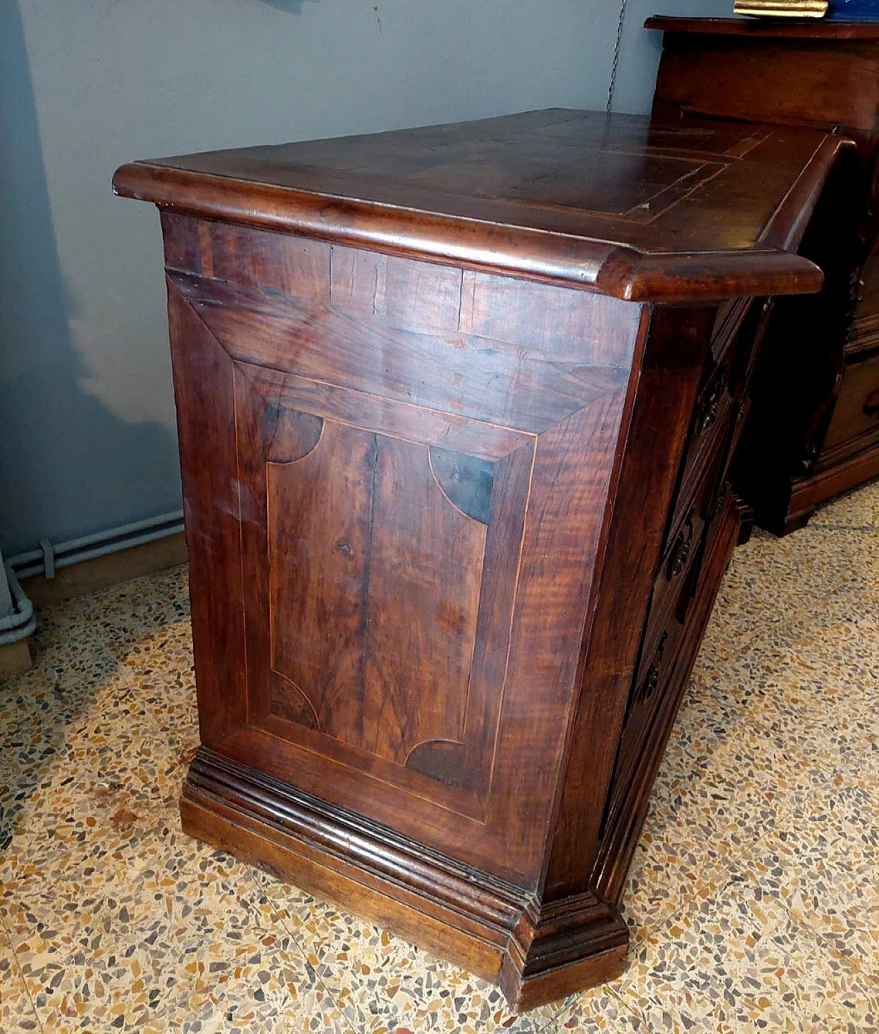 Tuscan paneled and solid walnut commode, 17th century 6